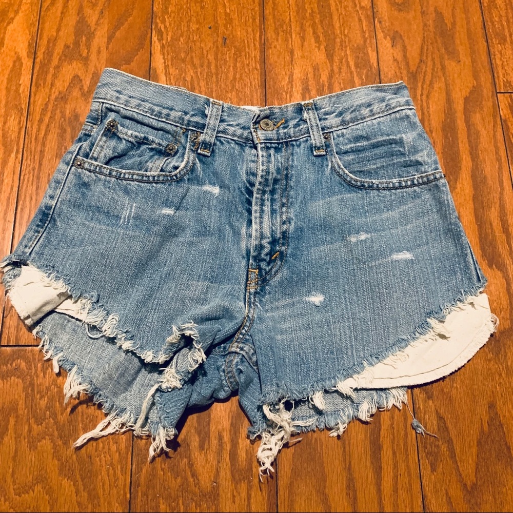 Vintage distressed levi shorts!